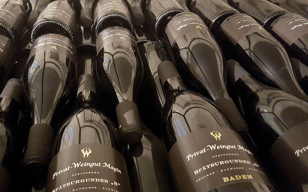 Rotweine im Keller des Privat-Weingut Magin